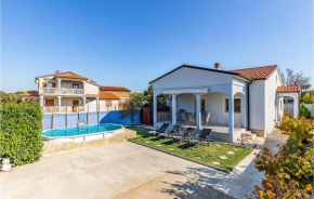 Stunning home in Pula with WiFi, Outdoor swimming pool and 3 Bedrooms